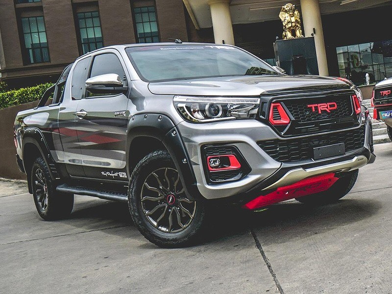 ハイラックスオーバーフェンダー TRD - 自動車パーツ