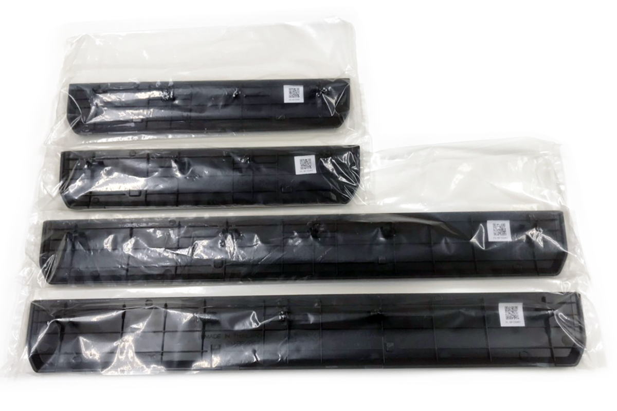 タイトヨタ純正アクセサリ 新デザインスカッフプレート(樹脂製)